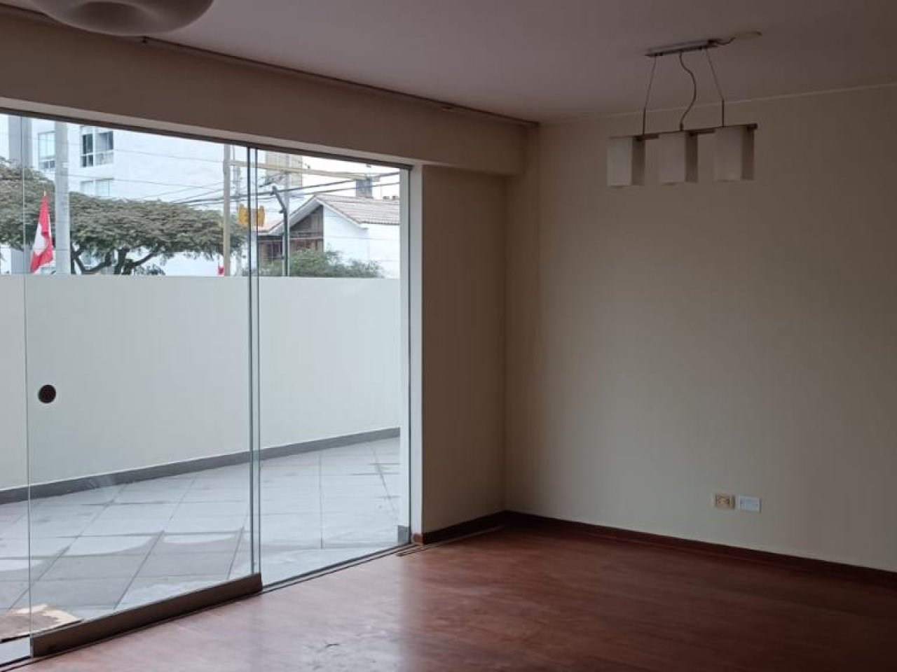 ALQUILER DEPARTAMENTO CON TERRAZA 1ER PISO SURCO VISTA ALEGRE