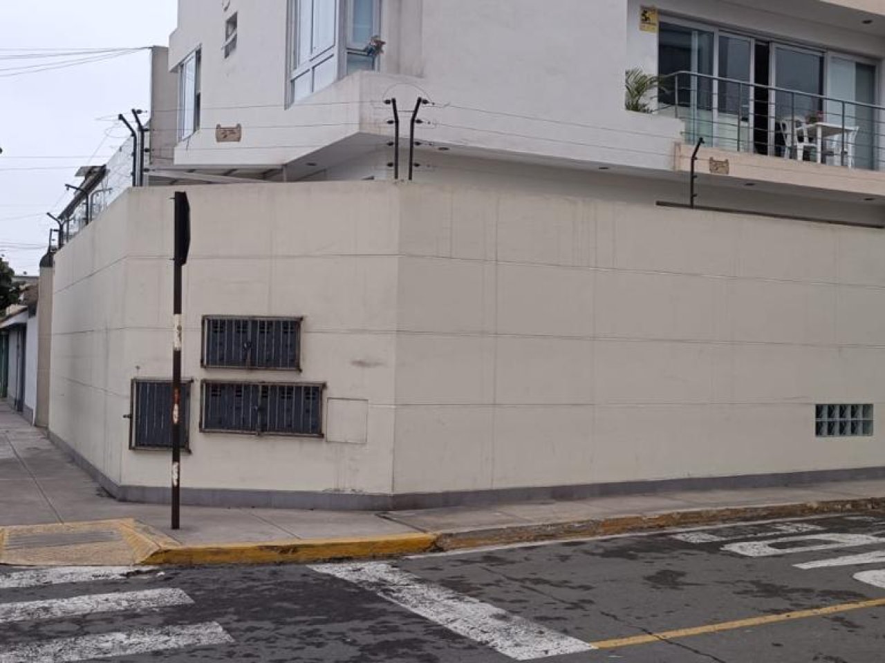 ALQUILER DEPARTAMENTO CON TERRAZA 1ER PISO SURCO VISTA ALEGRE